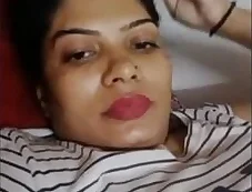 Sexy Desi Girl Showing her big Boobs